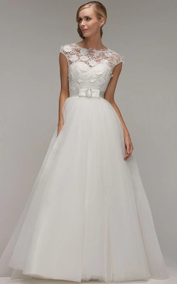 A-Line Scoop-Neck Cap-Sleeve Maxi Tulle Wedding Dress With Appliques And Illusion