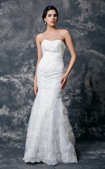 Refined Strapless Sweetheart Lace Wedding Gown