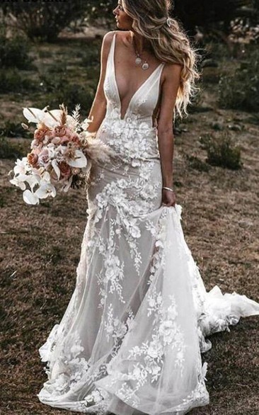 Country Plunged Sleeveless Sexy Sheath Lace Backless Wedding Dress with Sweep Train