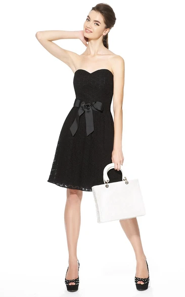 Sweetheart A-Line Knee-Length Lace Bridesmaid Dress With Bow Tie