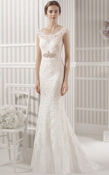 Sheath Sleeveless Scoop-Neck Lace Wedding Dress With Waist Jewellery And Keyhole