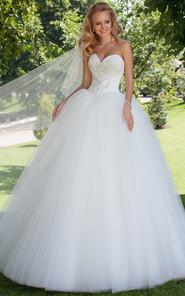 Floor-Length Sweetheart Beaded Tulle Wedding Dress With Court Train And Lace Up