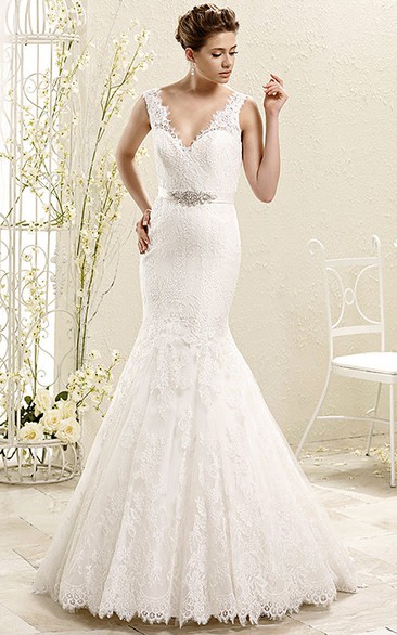 Mermaid Floor-Length V-Neck Appliqued Sleeveless Lace Wedding Dress With Waist Jewellery