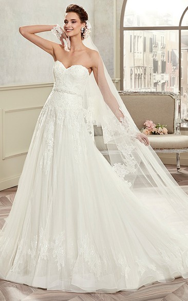 Simple Sweetheart A-Line Lace Bridal Gown With Brush Train And Appliques