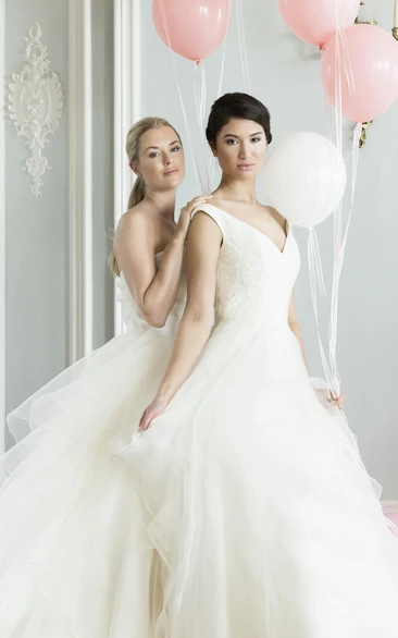 A-Line Appliqued Long V-Neck Sleeveless Tulle&Lace Wedding Dress