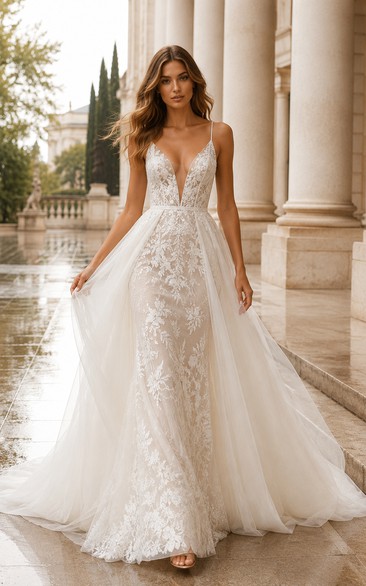 Brautkleid in A-Linie mit V-Ausschnitt aus Spitze und Tüll-Überrockschleppe