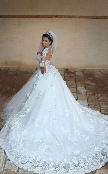 Gorgeous Long Sleeve Appliques Tulle Wedding Dress Hi-Lo With Train