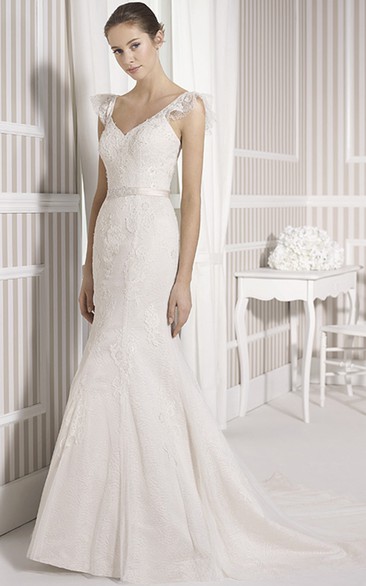 Sheath Poet-Sleeve Long V-Neck Appliqued Lace Wedding Dress With Court Train