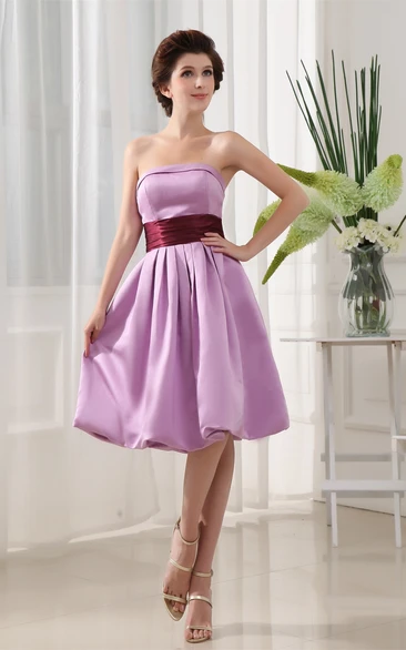 Sleeveless Knee-Length Satin Dress With Ruched Waist