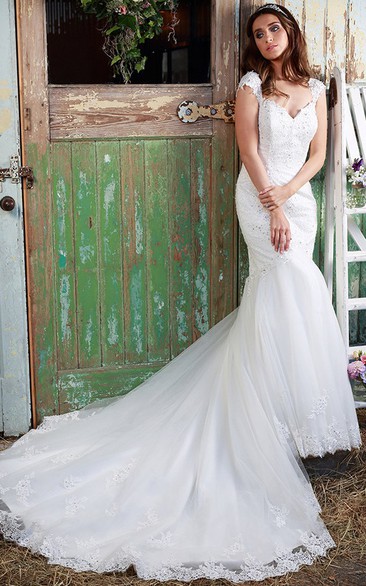 Trumpet Cap-Sleeve Long Appliqued V-Neck Lace Wedding Dress With Beading And Watteau Train