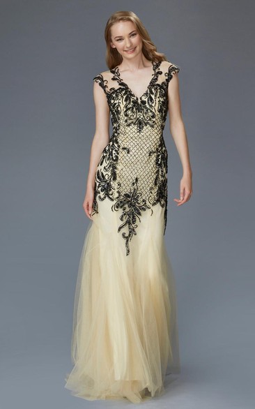 Sheath V-Neck Cap-Sleeve Tulle Keyhole Dress With Appliques And Lace