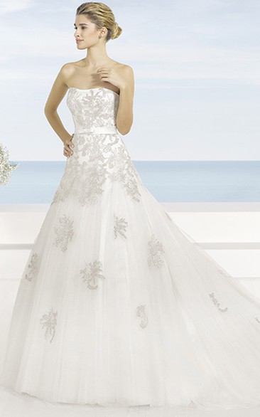 A-Line Strapless Sleeveless Appliqued Floor-Length Tulle Wedding Dress With Chapel Train