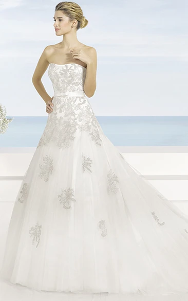A-Line Strapless Sleeveless Appliqued Floor-Length Tulle Wedding Dress With Chapel Train