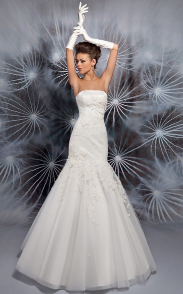 A-Line Floor-Length Strapless Sleeveless Appliqued Satin&Lace Wedding Dress With Lace-Up Back And Bow