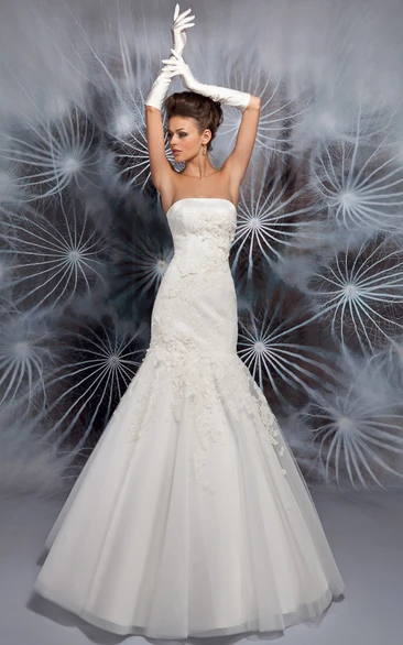 A-Line Floor-Length Strapless Sleeveless Appliqued Satin&Lace Wedding Dress With Lace-Up Back And Bow
