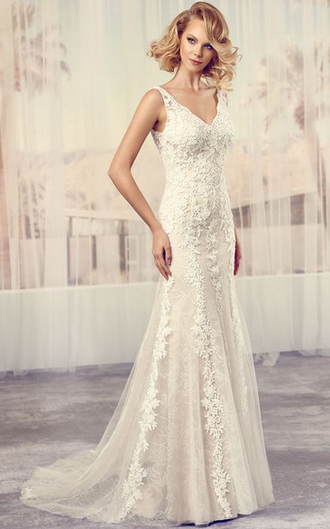 V-Neck Floor-Length Appliqued Lace Vintage Wedding Dress With Court Train And V Back
