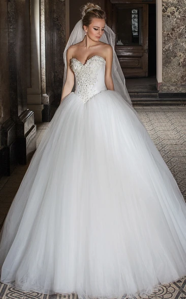 Ball Gown Sweetheart Sleeveless Beaded Tulle Wedding Dress With Lace-Up