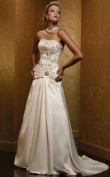 A-Line Sleeveless Beaded Floor-Length Strapless Satin Wedding Dress With Broach And Lace-Up Back