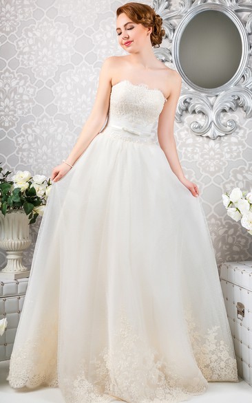 A-Line Strapless Sleeveless Floor-Length Appliqued Tulle Wedding Dress With Bolero
