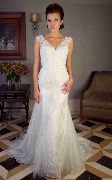 Trumpet Cap-Sleeve Appliqued V-Neck Long Lace Wedding Dress