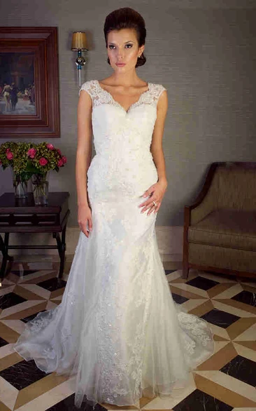 Trumpet Cap-Sleeve Appliqued V-Neck Long Lace Wedding Dress