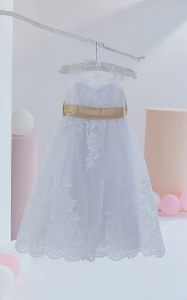 Scoop-neck Lavender Applique Tulle Flowergirl Dress with Bow