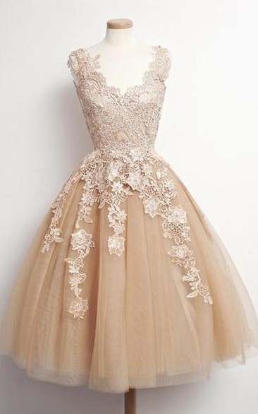 A-Line V-Neck Appliques Knee-Length Prom Dress