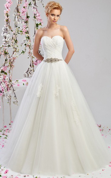 Ball Gown Sweetheart Floor-Length Criss-Cross Sleeveless Tulle Wedding Dress With Appliques And Waist Jewellery