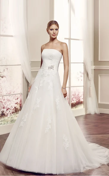 A-Line Appliqued Floor-Length Strapless Sleeveless Tulle Wedding Dress With Ruching And Broach