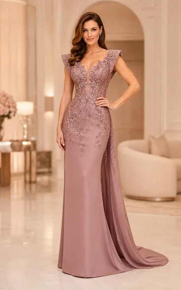 Elegantes Meerjungfrauenkleid aus Spitze in Altrosa mit kurzen Ärmeln, V-Ausschnitt am Rücken und Schleppe