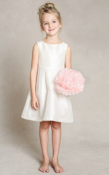A-Line Bowed Sleeveless Long Scoop-Neck Satin Flower Girl Dress