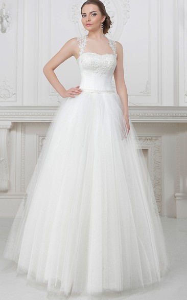 A-Line Appliqued Floor-Length Strapped Sleeveless Tulle Wedding Dress With Pleats