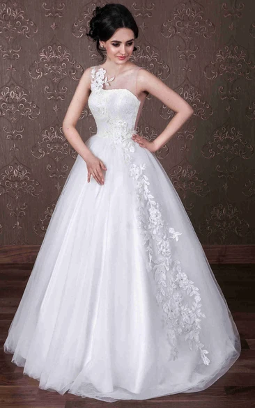 Ball Gown Sleeveless Scoop-Neck Tulle Wedding Dress With Lace