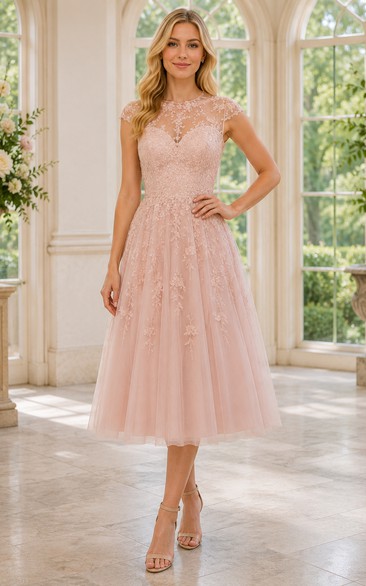 Robe mi-longue trapèze en dentelle illusion rose poudré avec manches courtes