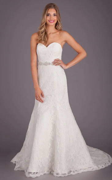 Sheath Appliqued Sweetheart Lace Wedding Dress With Waist Jewellery