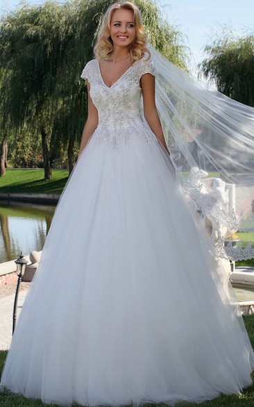 Ball Gown Cap Sleeve Appliqued V-Neck Tulle Princess Wedding Dress