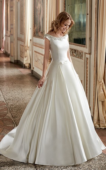 Ball Gown Scoop-Neck Short-Sleeve Floor-Length Satin Wedding Dress With Beading
