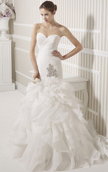 Mermaid Floor-Length Cascading-Ruffle Sleeveless Sweetheart Organza Wedding Dress With Criss Cross And Broach