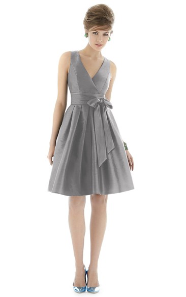 A-Line Knee-Length V-Neck Sleeveless Satin Dress with Bow and Ruching
