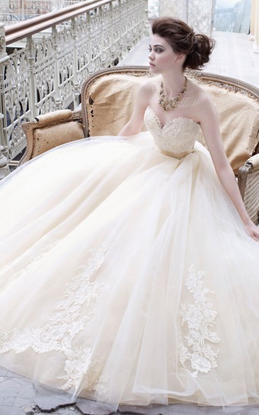 Alluring Sweetheart Neckline Tulle Ball Gown With Lace Applique and Ribbon
