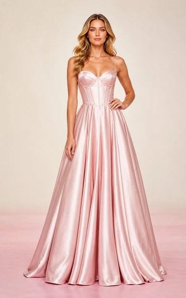 Zartrosa, trägerloses Ballkleid aus Satin mit herzförmigem Oberteil