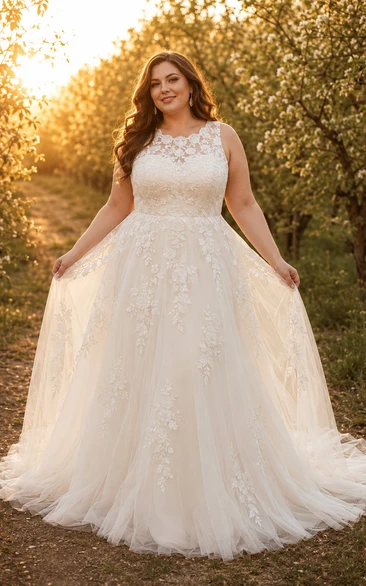 Plus Size elfenbeinfarbenes Ballkleid mit hohem Kragen, Spitzenoberteil und Tüll-Oberteil