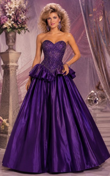Princess Ball Gown Sweetheart Taffeta Quinceanera Dress with Ruffles