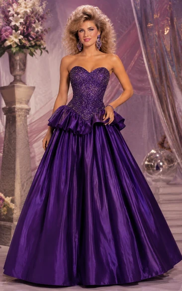 Princess Ball Gown Sweetheart Taffeta Quinceanera Dress with Ruffles