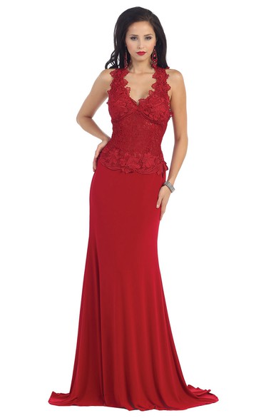 Sheath V-Neck Sleeveless Jersey Dress With Appliques And Lace