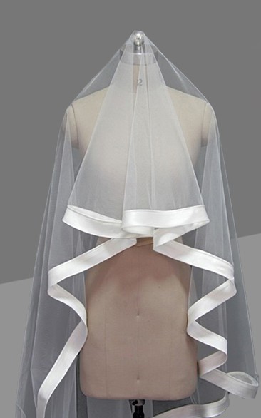 Simple Short Fingertip Tulle Wedding Veil with Satin Edge