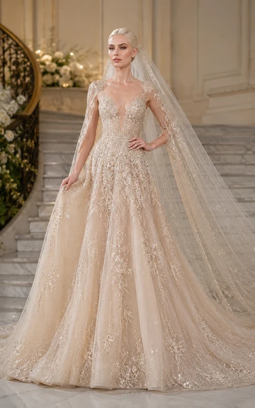 Champagnerfarbenes, langärmeliges, perlenbesetztes Ballkleid mit langer Schleppe