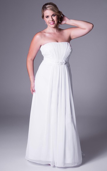 Floor-Length Strapless Chiffon Plus Size Wedding Dress With Ruching And Zipper