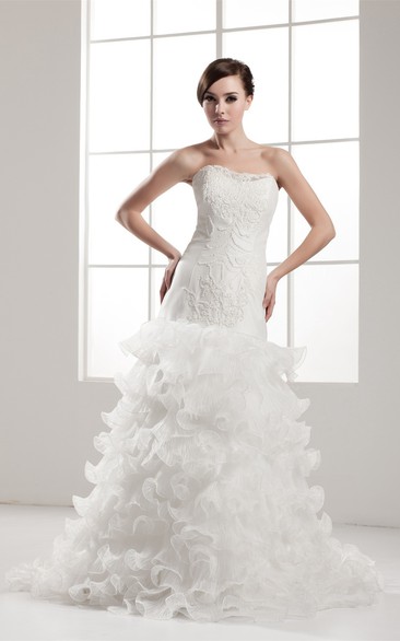 Sleeveless A-Line Ruffled Tiers and Gown With Stress