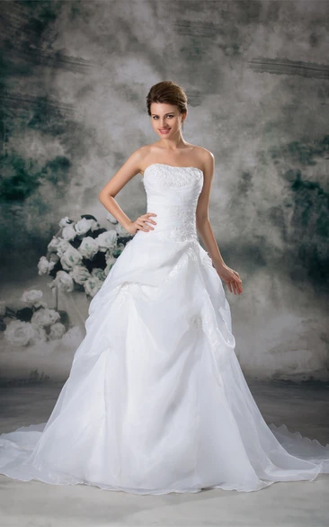 Stunning Strapless Satin Organza Sleeveless Ball Gown Wedding Dresses